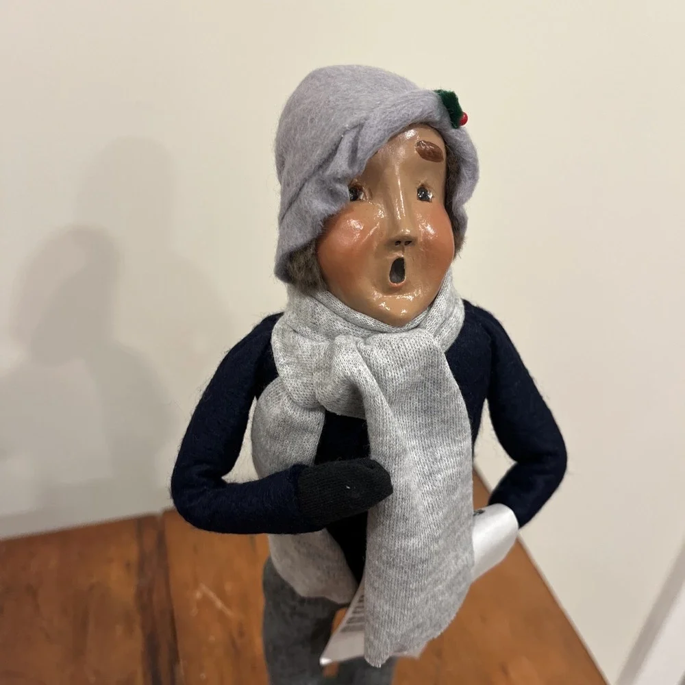 1993 BYERS CHOICE CHRISTMAS CAROLER Brown Hair Man Grey Scarf Pants Outfit